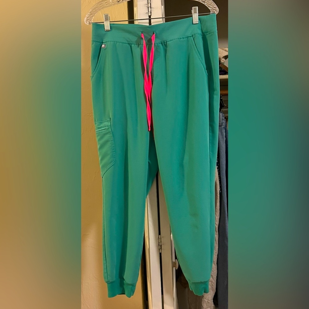 Figs surgical green jogger scrub pants.